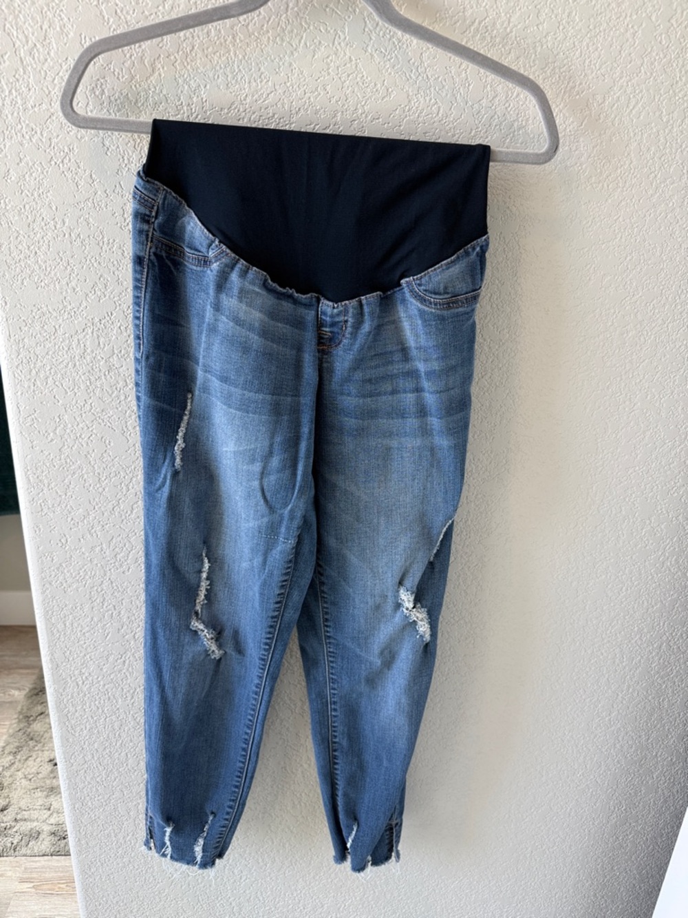 1822 Denim Boyfriend Maternity Jeans in Light Blue with Black Panel